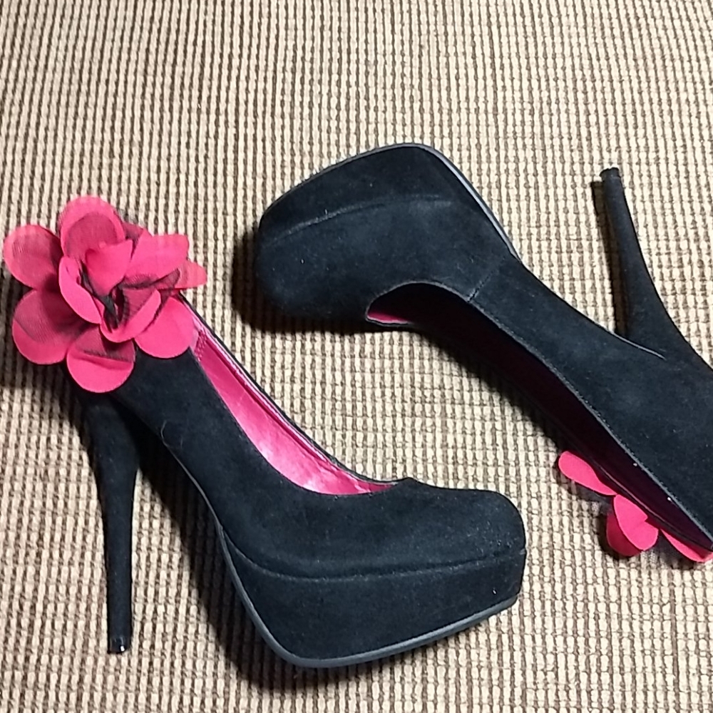 Authentic Dollhouse pumps sz7.5